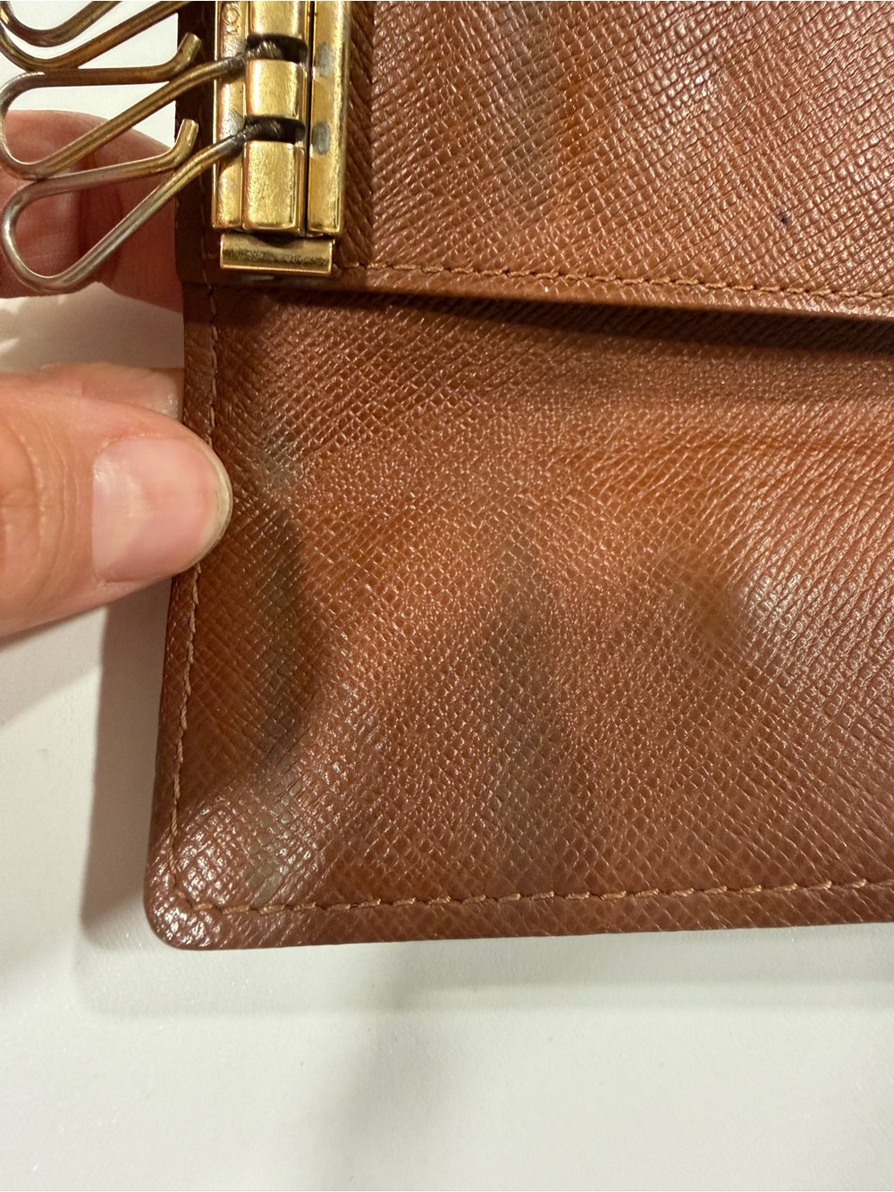 ✨ Authentic Louis Vuitton Monogram 6 Key Holder – w/ Entrupy COA✨ - Picture 4 of 10